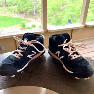 New Balance Boys Baseball Cleats, Size 2.5